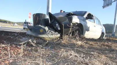 Konya’da feci kaza: Otomobil trafik direğine çarptı