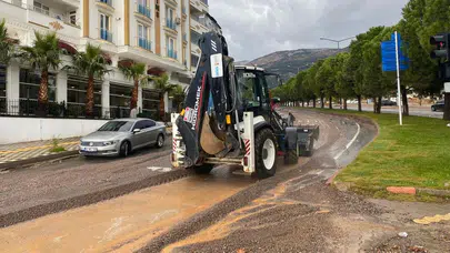 Kahramanmaraş’ta sağanak alarmı: Cadde ve alt geçitleri su bastı!