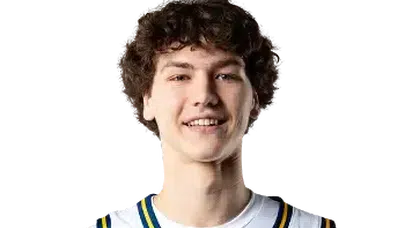 Derin Saran'ın kim ve kaç yaşında olduğu aranıyor: UC Irvine’ın genç yıldızı dikkat çekiyor