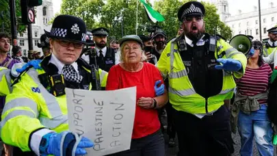 İngiltere'de hükümet, açlık grevi yapan Filistin yanlısı mahkumları dinlememekle eleştiriliyor