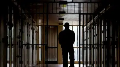 Cezaevinde kanlı isyan! Mahkûmlar birbirine girdi