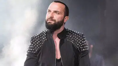 İstinye’ye elveda, Tarabya’ya merhaba... Şarkıcı Berkay ve ailesi otelde krallık kurdu!