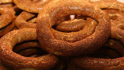 Simit kendini aştı, etiket uzaya çıktı... Resmi karar beklenmeden fiyatlar uçtu!