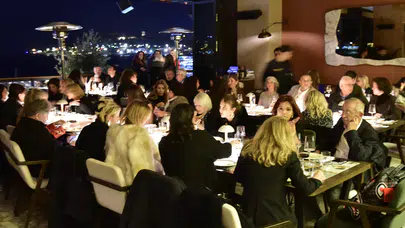 Cemiyet hayatının tanınmış isimleri yeni yıl davetinde bir arada