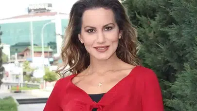 Yıldız Asyalı kimdir, kaç yaşında, eşi kim, olayı nedir? Müzik, sahne ve oyunculuk çerçevesinde hayatı