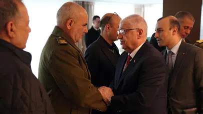 Uçak kazası sonrası Ankara’da duygu dolu anlar: Bakan Güler’den taziye mesajı