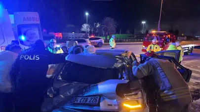 Kadıköy’de ölümle burun buruna! Araç hurdaya döndü