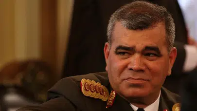 Yunanistan’da skandal: AP Milletvekili gazeteciye saldırdı!