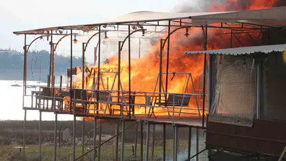 İş yerlerini yaktılar, kendilerini kestiler: Adana’da Amerikan Adası’nda yıkım kaosu!