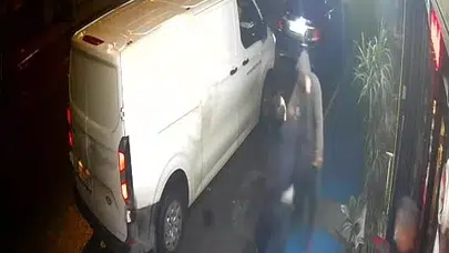 'Eşime neden baktın' tartışması büyüdü...Bıçak darbeleriyle sokak ortasında can pazarı yaşandı!