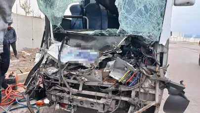 Kayseri’de korku dolu anlar! İşçi servisi tırla çarpıştı