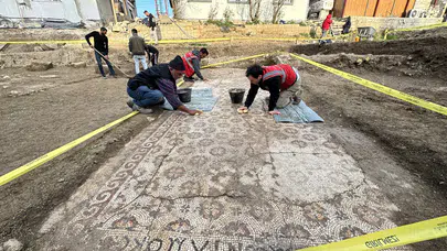Hatay’da temel kazısında Geç Antik Çağ’a ait mozaik bulundu!