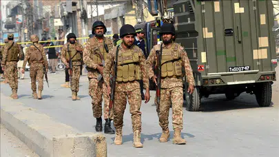 Pakistan’da güvenlik krizi derinleşiyor: Polis aracı pusuda