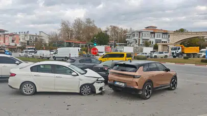 Trafik ışıkları çalışmadı, zincirleme kaza kaçınılmaz oldu!