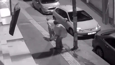 Amcamız kendi halinde biriydi... Alkollü kadın “Para vermedi” diye defalarca tekmeledi!