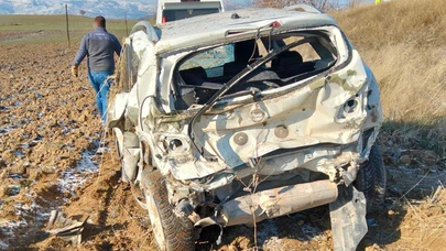 Amasya’da can pazarı: Otomobil ile SUV çarpıştı 8 kişi hastanelik oldu!