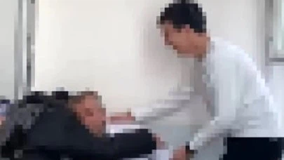 Öğretmeni sınıfta tiye aldılar, eğlence diye paylaştılar... O anlar kamerada!