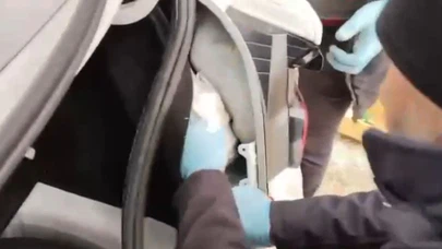 El telsizli zehir ağı çöktü... Araçtan çıkan paketler ekipleri harekete geçirdi!