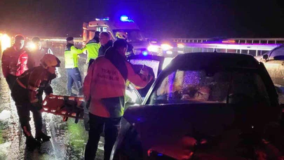 Gece yarısı dehşeti: Bariyere vuran otomobile ikinci araç çarptı!