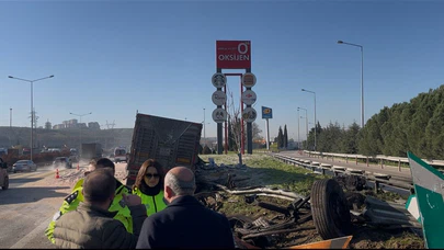 İstanbul-İzmir Otoyolu’nda feci kaza... Kamyon kabini demir yığınına döndü!