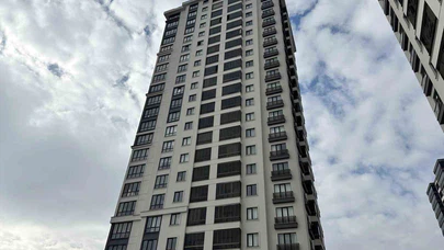 Yüksekten düşme olayında cinayet şüphesiyle yargılanan sanığa beraat!