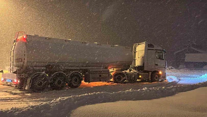 Kar kalınlığı 40 santimetreyi geçti Bolu Dağı ağır tonajlı araçlara kapatıldı