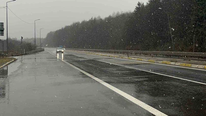 Bolu Dağı’nda kar bastırdı... D-100 kara yolu adeta sürücülere kabus yaşattı!