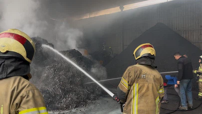 Bursa'da elektrik panosu alev aldı, fabrika dumanla kaplandı!