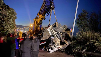 Bursa’da vinçten düşen iş makinesi paniğe neden oldu