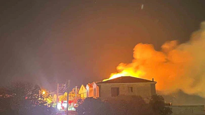 Lüks sitede korku dolu gece: Çeşme'de villa alev alev yandı!