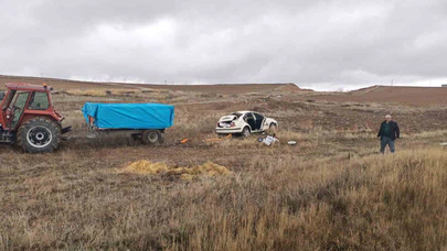 Çorum'da tarlaya yuvarlanan otomobilde baba-oğul yaralandı!