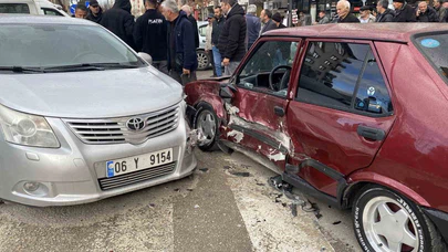 Kaza değil, koreografi... 3 araç aynı noktada çarpıştı!