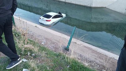 Diyarbakır'da direksiyon değil, su yön verdi! Otomobil kanala uçtu...