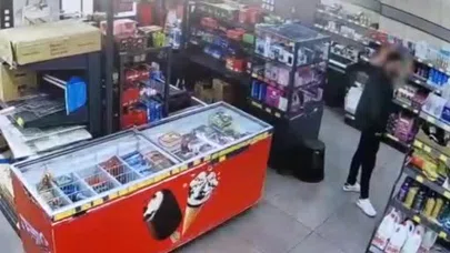 Esenler’de market hırsızlığı: O anlar saniye saniye kamerada!