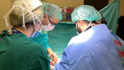 Doktorlar bile inanamadı: Rahminden 40 santimlik kitle çıktı!