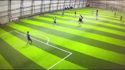 Burdur’da halı sahada tansiyon yükseldi... Maç bir anda tekme tokat kavgaya döndü!