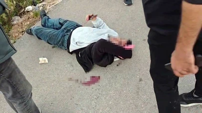 Antalya’da tramvay durağında kanlı hesaplaşma...Yardım çığlıklarıyla yere yığıldı!