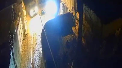 Tokat’ta husumetli komşunun park halindeki otomobile zarar verdi!