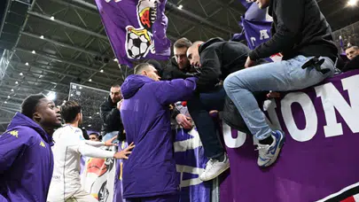 Fiorentina’da kıyamet: Dzeko megafonu kaptı, tribünleri ayakta tuttu!