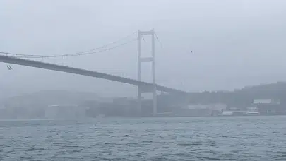 İstanbul Boğazı'nda sis engeli! Tüm geçişler durduruldu…