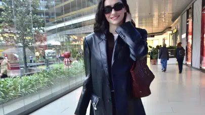 Güzelliğiyle dikkat çekti! Hazar Ergüçlü AVM turu gündem oldu