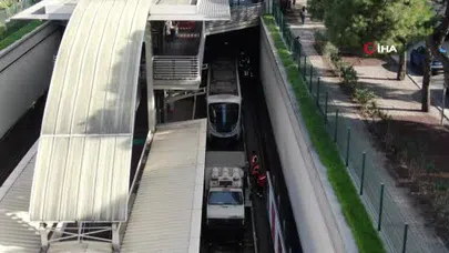 Vagonun raydan çıkması seferleri felç etti: Bornova’da yayalar tahliye edildi!