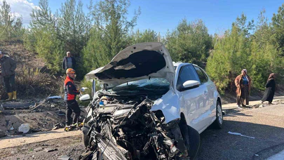 Kilis’te hafif ticari araçla otomobil çarpıştı: 5’i ağır, 6 yaralı