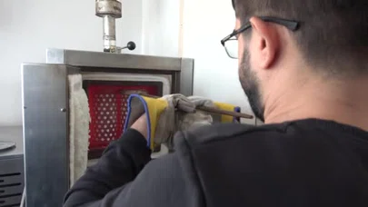 Modern atölyede ince işçilik: Genç kuyumcuların başarı hikayesi