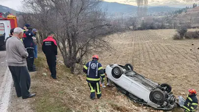 Sürücü direksiyon hakimiyetini kaybetti, araç tarlaya uçtu!