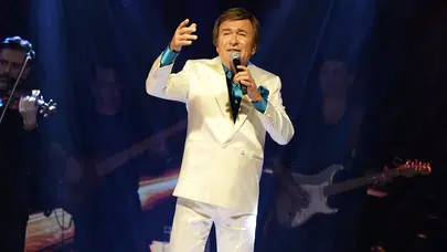 Erol Evgin’den İzmir’de unutulmaz konser! Gecenin sonu alkışlarla bitti