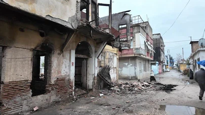Gece yarısı bina çöktü, mahalle ayağa kalktı... Deprem sandılar, panikle kaçtılar!