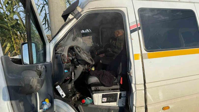 Antalya'da minibüsle 'direk' temas! Hem çarptı hem yaktı...