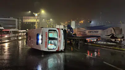 İzmit’te korku dolu kaza: Ambulans ile minibüs çarpıştı!