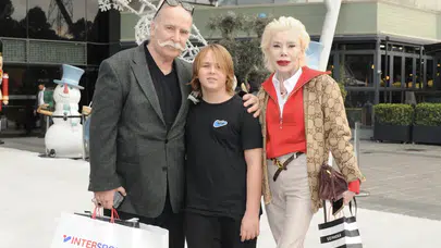 Hayrettin ve Buket Taşdelen’den aile pozu: Torunlarıyla yılbaşı alışverişinde görüntülendiler